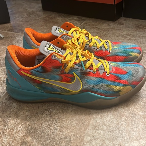 Kobe 8s Venice Beach size 10.5; Like New, with Box - Picture 5 of 8